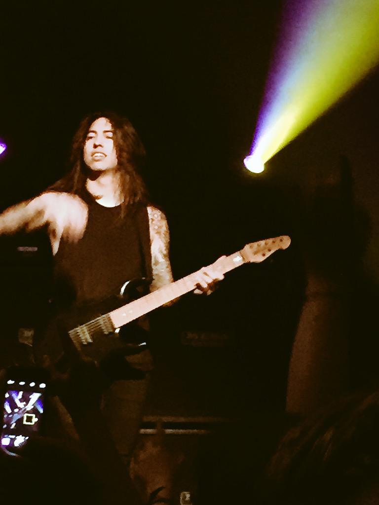 canyoufeeloli's tweet photo. @austincarlile #RestoringForceFullCircle #FullCircleTour @philipmanansala great night guys have so many videos🎶💜 http://t.co/1p6HUMEY3X