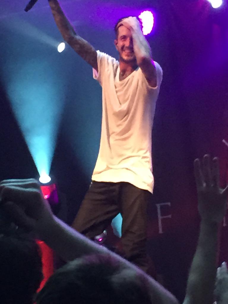 canyoufeeloli's tweet photo. @austincarlile #RestoringForceFullCircle #FullCircleTour @philipmanansala great night guys have so many videos🎶💜 http://t.co/1p6HUMEY3X