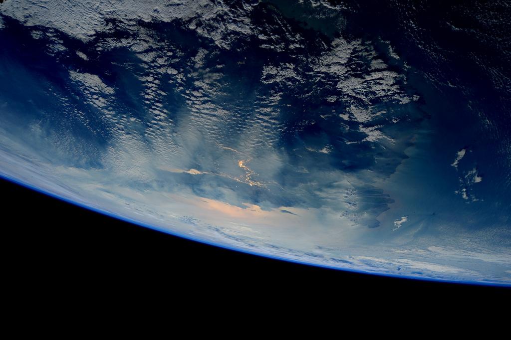 AstroSamantha tweet picture