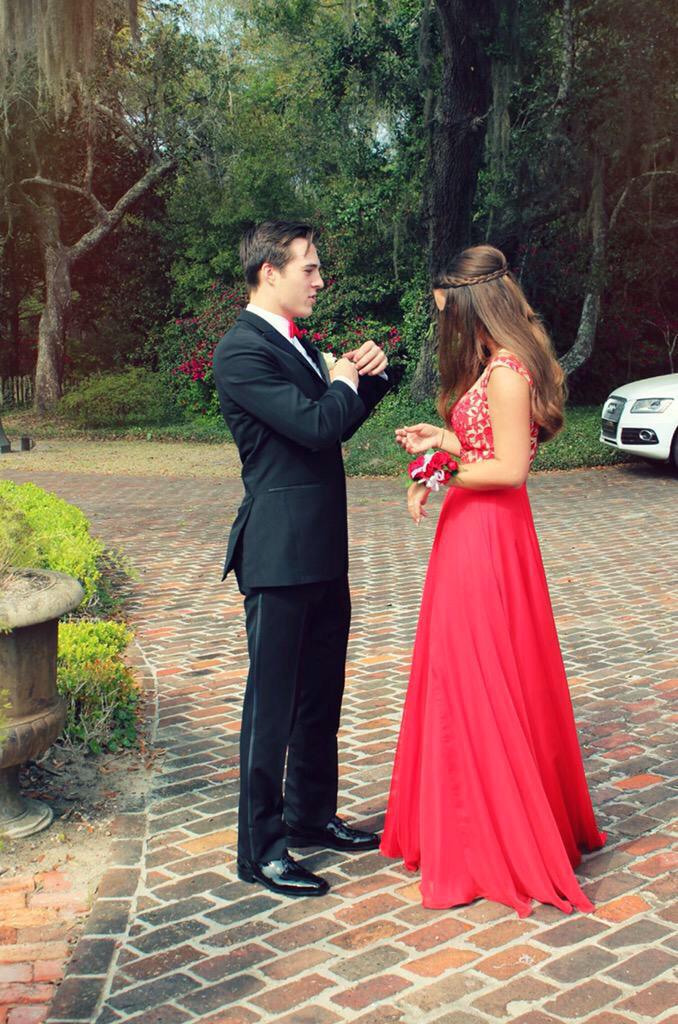 myomahaboys's tweet photo. GUYS DREAMS DO COME TRUE I'M LITERALLY IN TEARS #MarcusGoesBackToProm http://t.co/uDV4UJpamS http://t.co/pDm9DATYfR