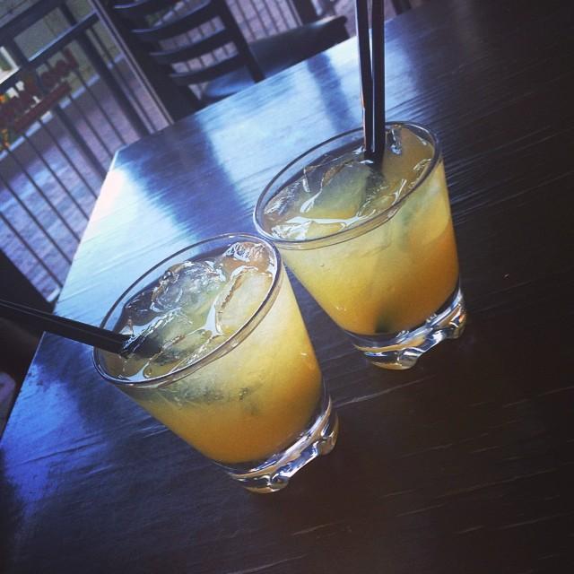 LocoPatronScott's tweet photo. Mondays aren't so bad when you end the day like this! #Cheers #EatdrinkandbeLoco http://t.co/wKP8CDt06w