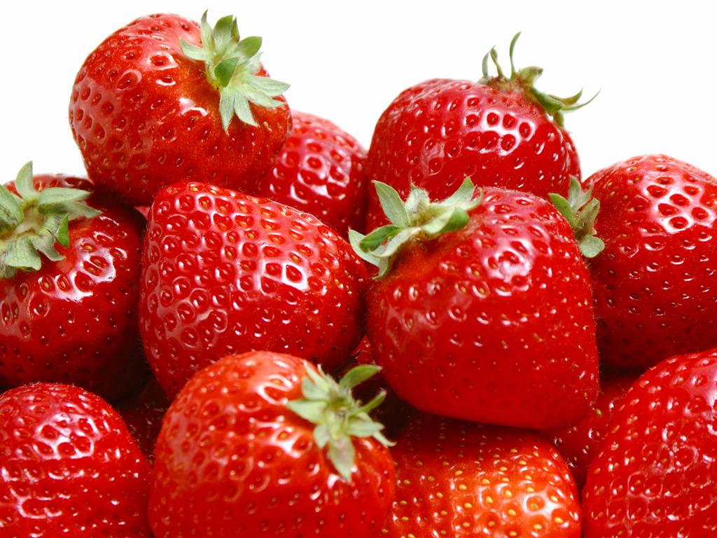 gracia_tc's tweet photo. "@HayQueSaberlo: Las fresas protegen al estómago del alcohol. http://t.co/wogH5cvVRw" @inmaar @MissDesidia esta semana a base de puertos!!!