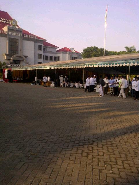 teguh_priya's tweet photo. Istigosah dalam rangka HUT Pemkab Gresik dan kota Gresik http://t.co/w2T79rGlsL