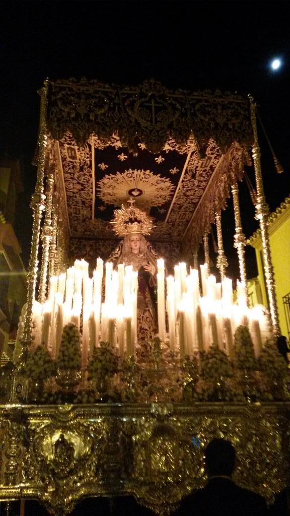ssmoron's tweet photo. Avanza suave el palio de Ntra. Sra.  del Mayor Dolor http://t.co/k8BCv8aPbA