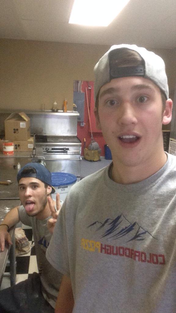 Noahs_arch26's tweet photo. Someone order a pizza fish and I are real bored #Coloradough @bigfishballer http://t.co/DmsOB3Xrvz