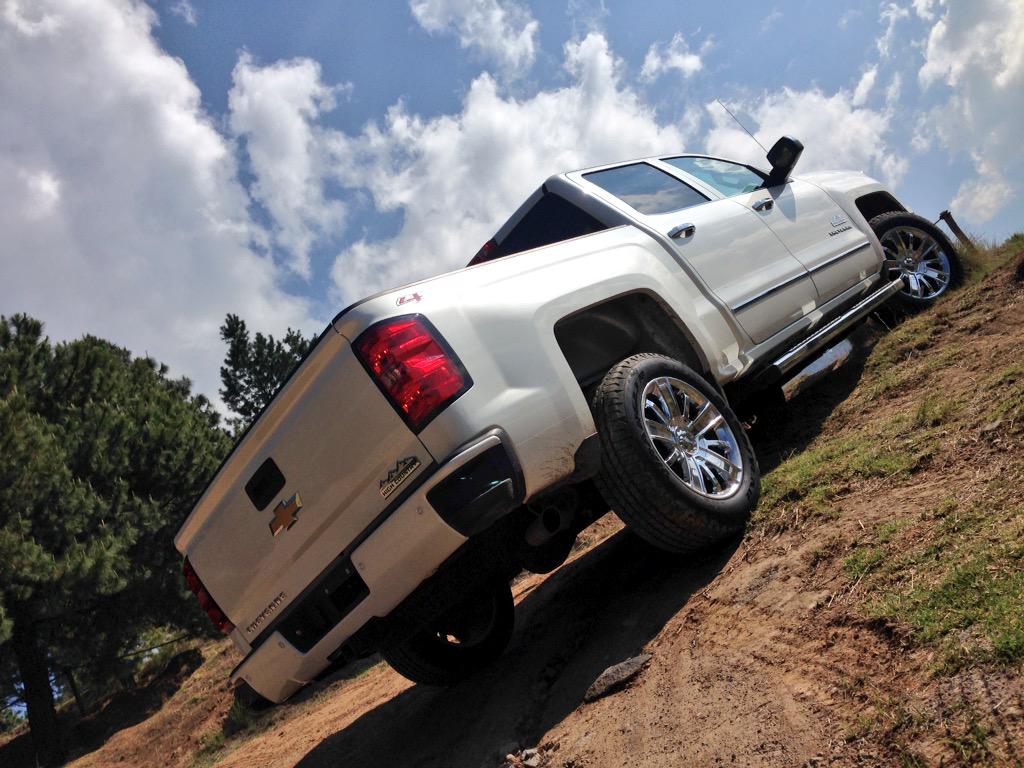 WilliamJ_'s tweet photo. “@AutomaniaMexico: #AutomaniaTest #Chevrolet Cheyenne High Country http://t.co/r0ZRCPYaPU” bebeeeeeee😍😍😍😍