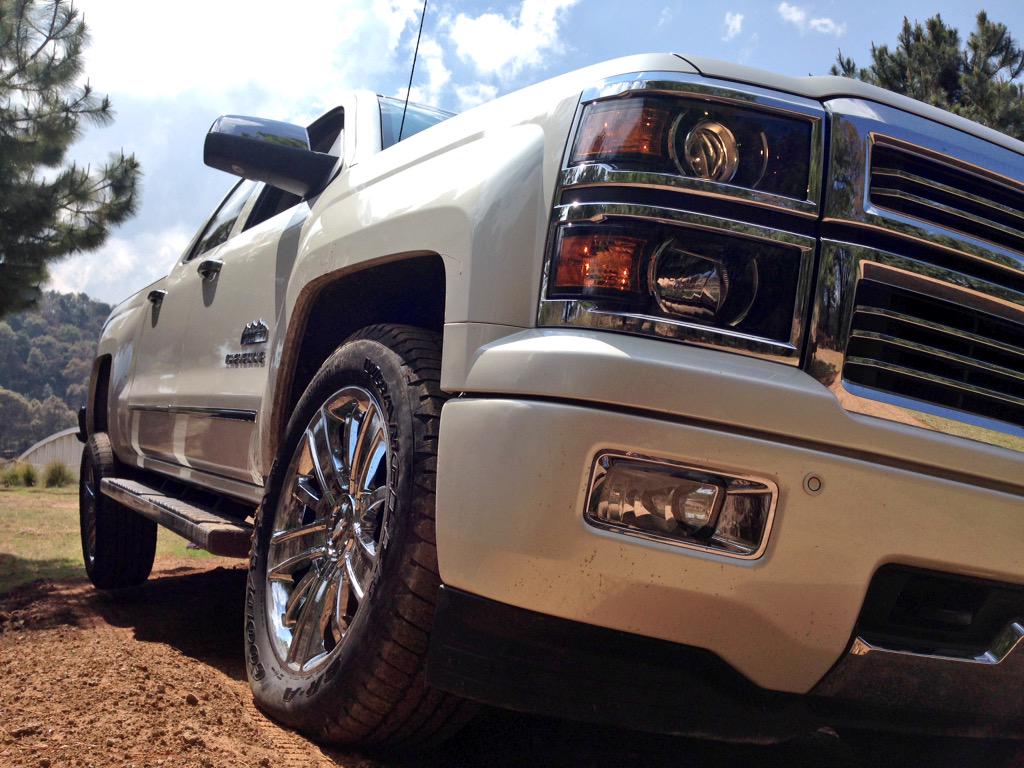 WilliamJ_'s tweet photo. “@AutomaniaMexico: #AutomaniaTest #Chevrolet Cheyenne High Country http://t.co/r0ZRCPYaPU” bebeeeeeee😍😍😍😍