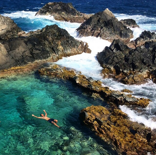 DavidMobley10's tweet photo. “@EarthPix: Natural Pool in Aruba
Photo by Bryan Velasquez http://t.co/GVa4cCrgZr” @merrymrsmobley anniversary trip?