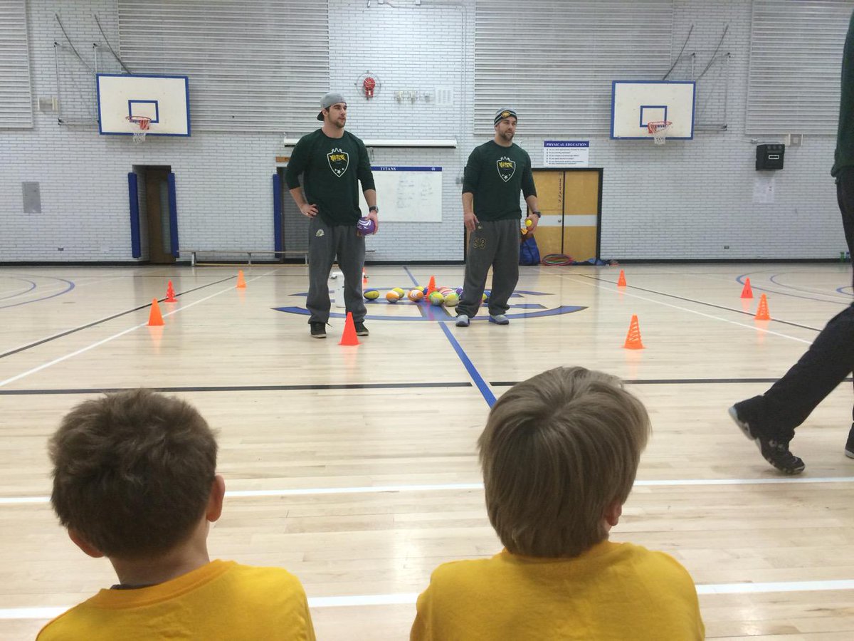 KingMcCartyCamp's tweet photo. Who wants to take on the King brothers at a good old game of circle ball @Neilking43 @ryanking46 were on point today http://t.co/IzxJgAhAlh