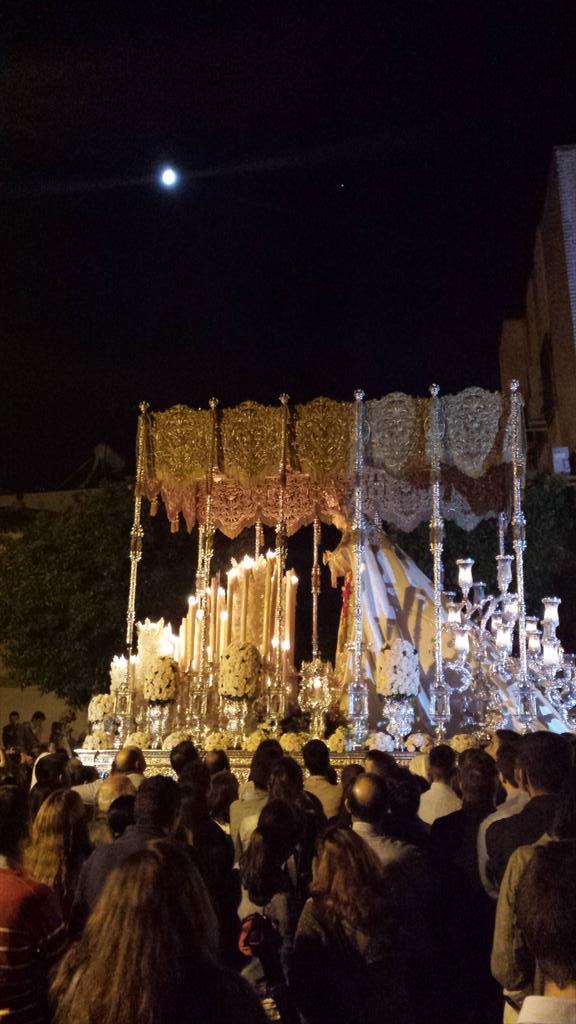 SSantaTV's tweet photo. La Virgen de la Salud de San Gonzalo,  a punto de entrar en su templo http://t.co/0g2D7tCTNC
