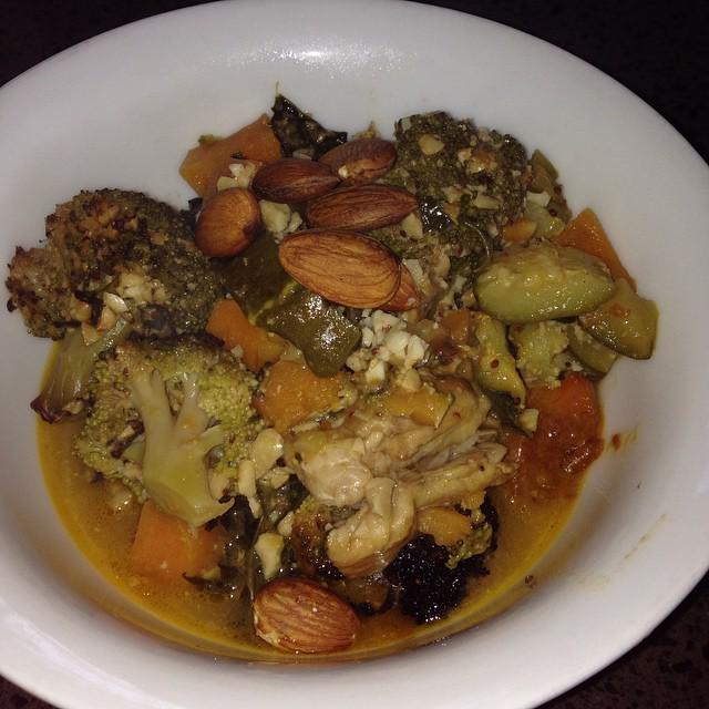 Djulye_'s tweet image. Comfort food. Chicken and veg with a mustard spicy coconut sauce #a_mum_cooking_clean #loadsofveggies #cleaneating …