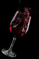 BramRStob's tweet image. “@JosBeeres: 't Stormt, ook bij ons. Maar dan vooral binnen. #wijn #pasen #storm #paasdrukte http://t.co/sHTRKx31Si” #stormineenglaswijn