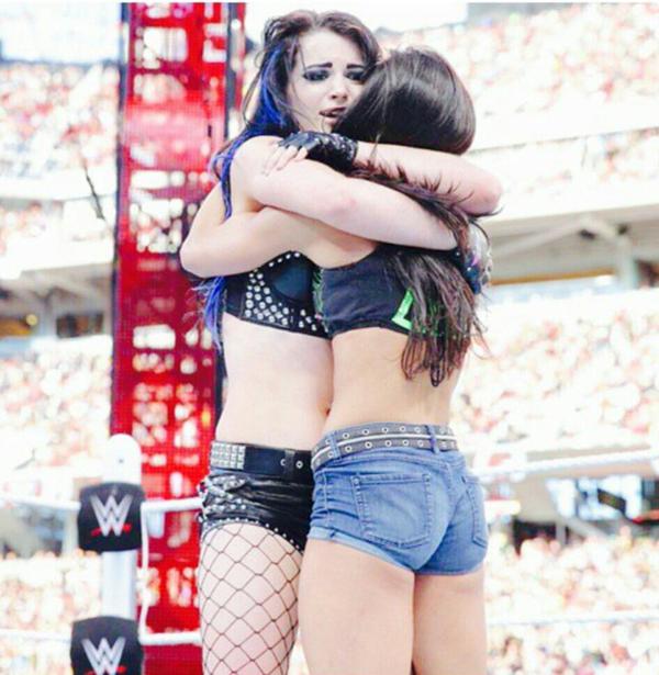 WWEPPorn's tweet photo. RT if you want a hug from AJ Lee... #RAWAfterMania #BestForBusiness http://t.co/8A0IonbO63