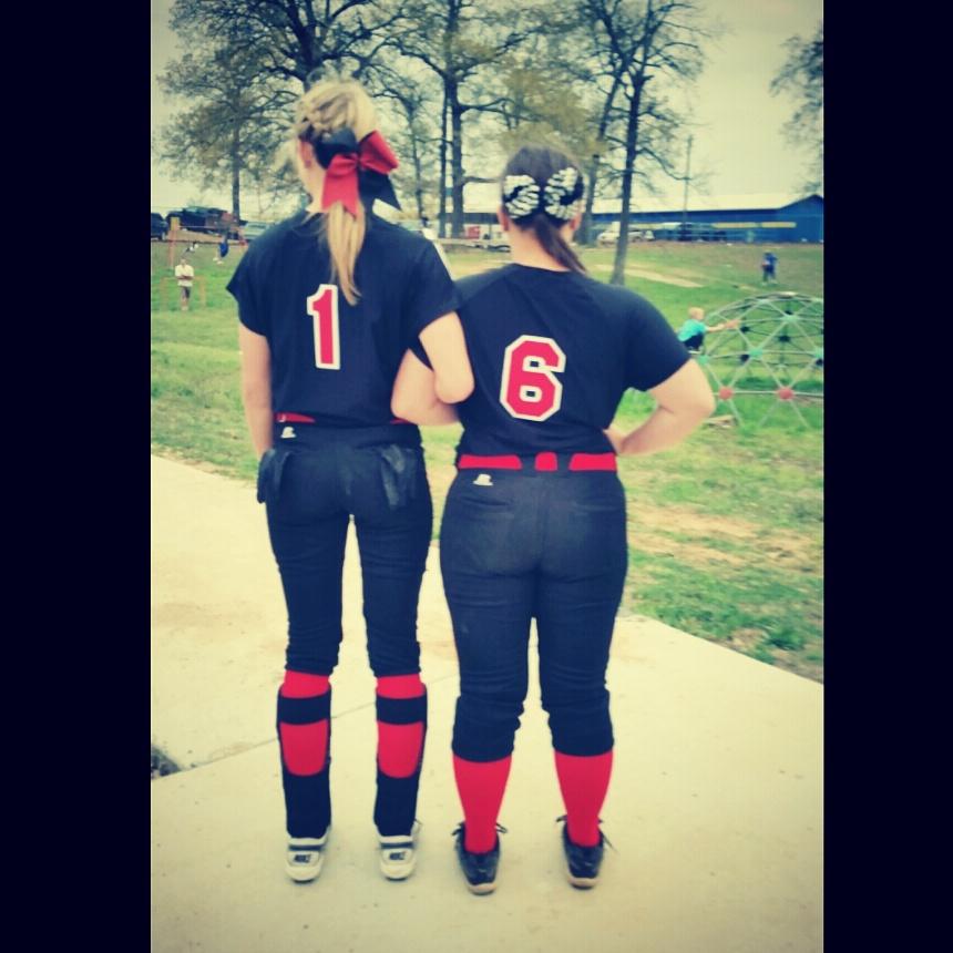 jordan_r_baxter's tweet photo. Shes all booty, im all legs. But thats okay๐ #shortstop #outfeilder http://t.co/VifY9Uf9Ec
