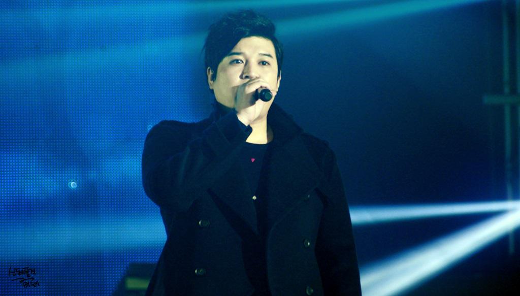 ShinsFriendsVN's tweet photo. #D624 세상 앞에 크게 소리치고 싶은데 "사랑해" [i want to shout out loud to the world I love you] 
#신동 #Shindong http://t.co/Btd6S0gmFj