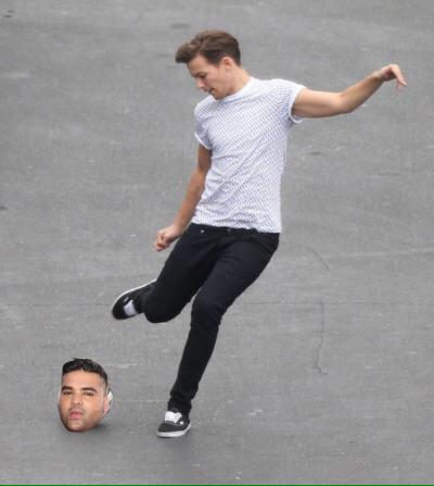 BINCHANLOVER's tweet photo. THIS FANDOM'S PHOTOSHOP SKILLS ARE THE FUNNIEST I'M LAUGHING SO HARD

WE DESERVE AN AWARD

#masterofallwisdom http://t.co/0YBWsCWF04