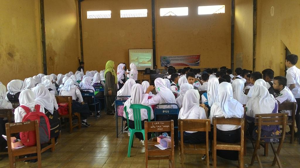 Sosiisasi internet sehat di mts PUI Maja oleh <a href="/kominfo_MJL/">BANGDAL INFORMATIKA</a> <a href="/rtikmajalengka/">Relawan TIK</a> <a href="/infoMJLK/">Informasi Majalengka</a> <a href="/fajareridianto/">fajar eri dianto</a> <a href="/ilyashilmi/">ilyas majalengka</a>