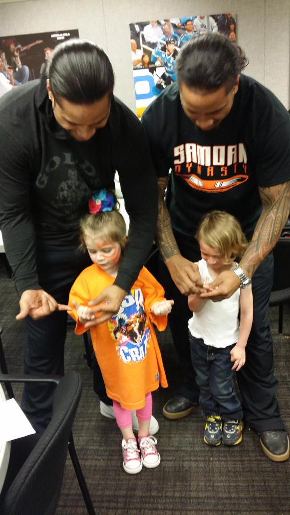HappySpawn's tweet image. "@TheJenBunny: @HappySpawn &amp;amp; her friend Brody getting some @WWEUsos love! #WWESanJose #WWERAW #WWE http://t.co/LIO2nmKjMp" They're awesome