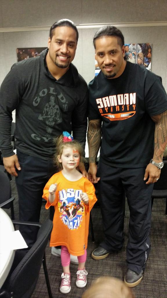 HappySpawn's tweet image. "@TheJenBunny: @HappySpawn &amp;amp; her friend Brody getting some @WWEUsos love! #WWESanJose #WWERAW #WWE http://t.co/LIO2nmKjMp" They're awesome