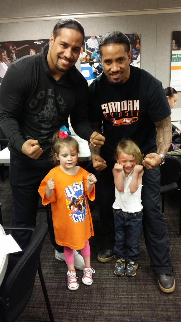 HappySpawn's tweet image. "@TheJenBunny: @HappySpawn &amp;amp; her friend Brody getting some @WWEUsos love! #WWESanJose #WWERAW #WWE http://t.co/LIO2nmKjMp" They're awesome