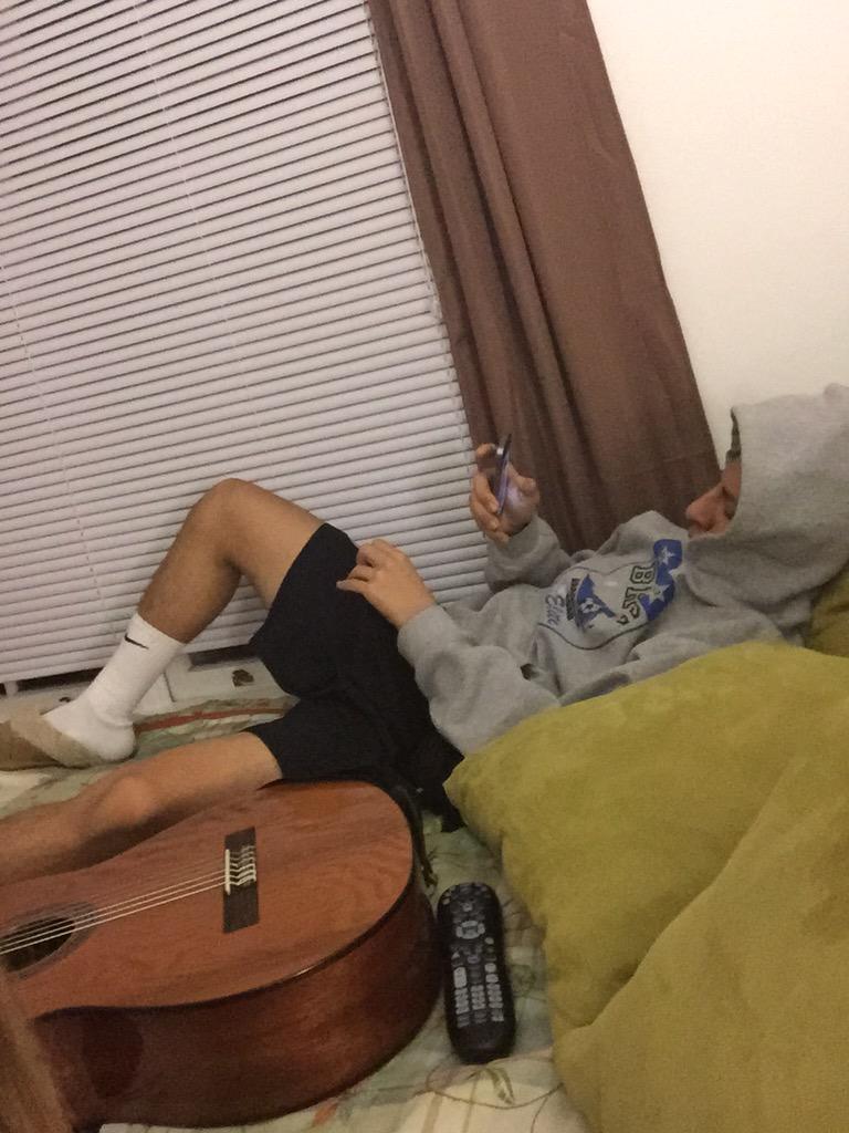 alexissscollao's tweet photo. I think he might be confused 😂 #gayornot http://t.co/BUqLzKW0Dv