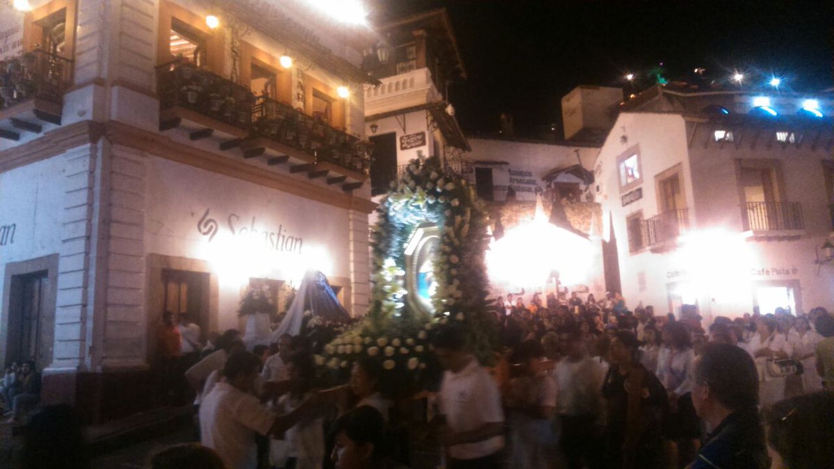 ¡#SemanaSantaEnTaxco procesión de las #Vírgenes!