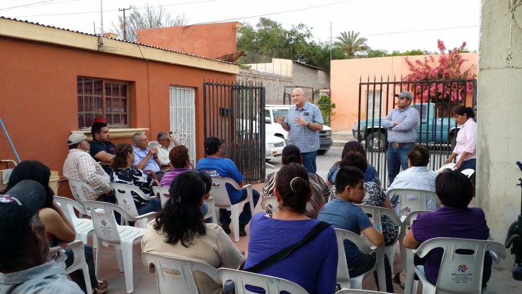 Con militantes y amigos del PAN en la Colonia San Felipe esta tarde <a href="/JavierDagnino/">Javier Dagnino</a> @hmartinez891 <a href="/JulioCFrias/">Julio Frías</a>