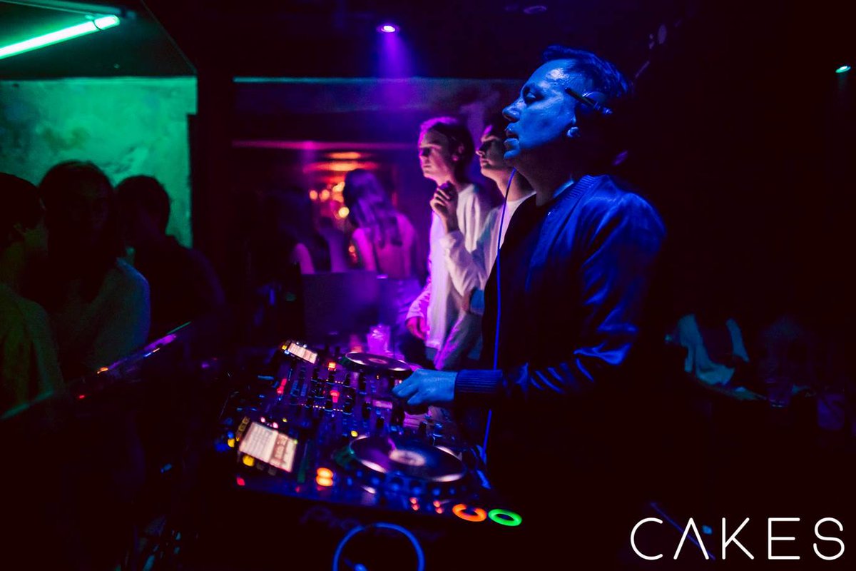 soapbox_au's tweet photo. Sick shot from @GT_DJ at @worldbarsydney on Saturday night past! #cakes #grooveterminator #worldbar http://t.co/DjX2ZZ1w0Z