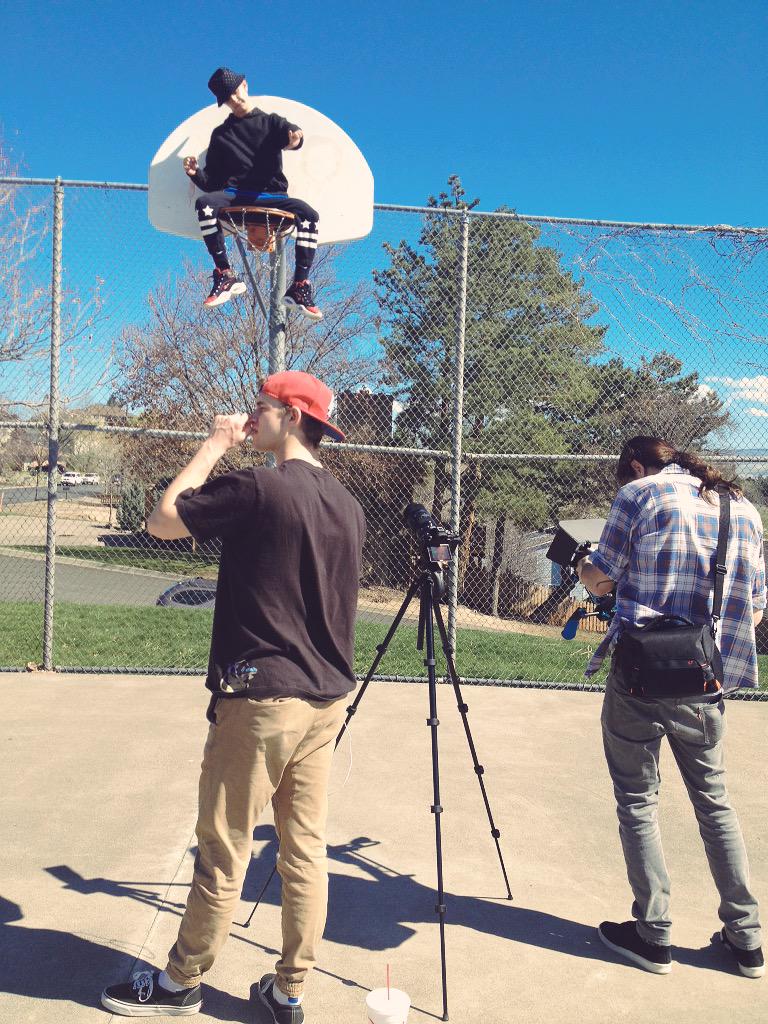 FYFProd's tweet photo. Behind the scenes photo of @KingMAG_4Fingaz during his music video shoot #EverythingUNeed w/ @DerekLuh! Stay tuned! http://t.co/cINS4G8Vxh