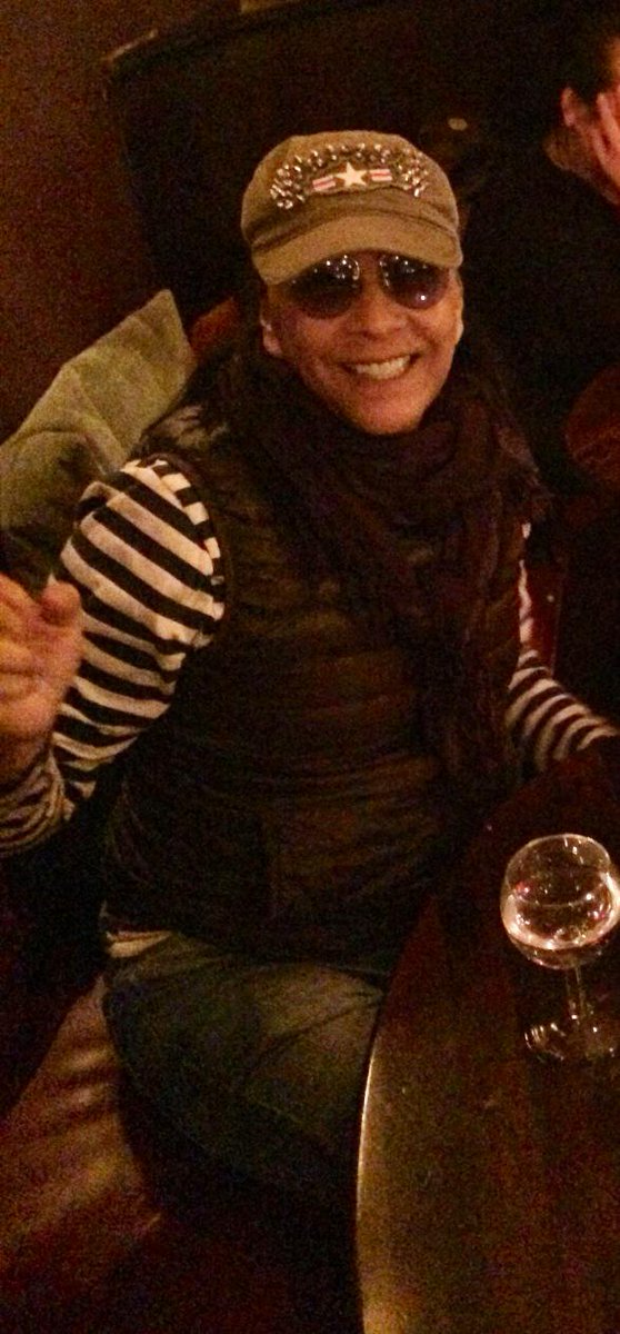 DatoShake's tweet photo. #hellofromparis http://t.co/w1Q5l4MXVd