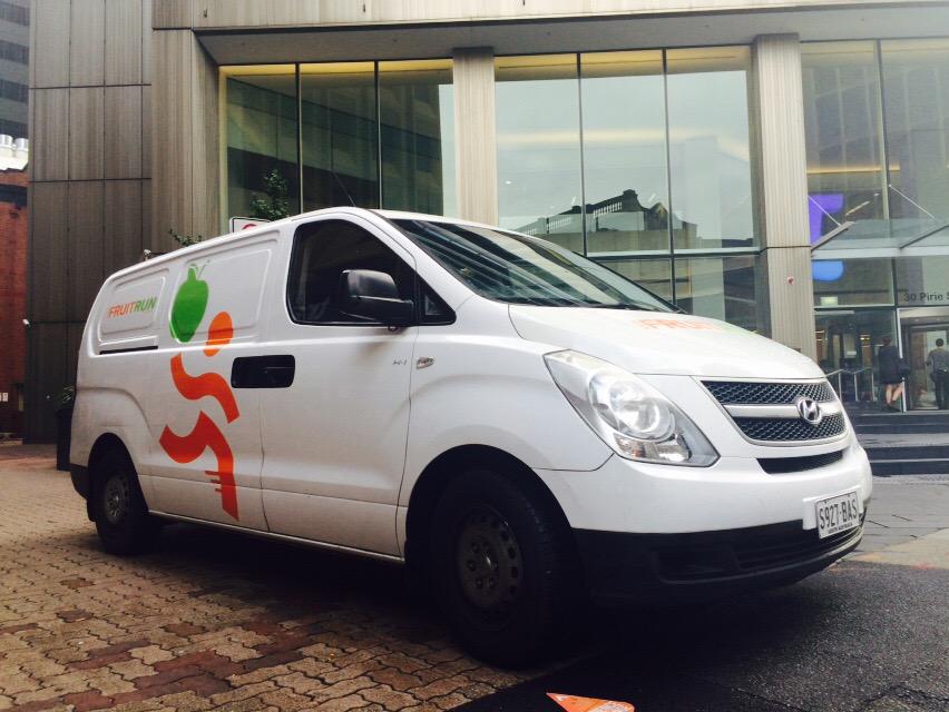 TheFruitRun's tweet photo. @AdelaideOval delivering Fresh Fruit for @wchf volunteers http://t.co/RhsJgpTAw2