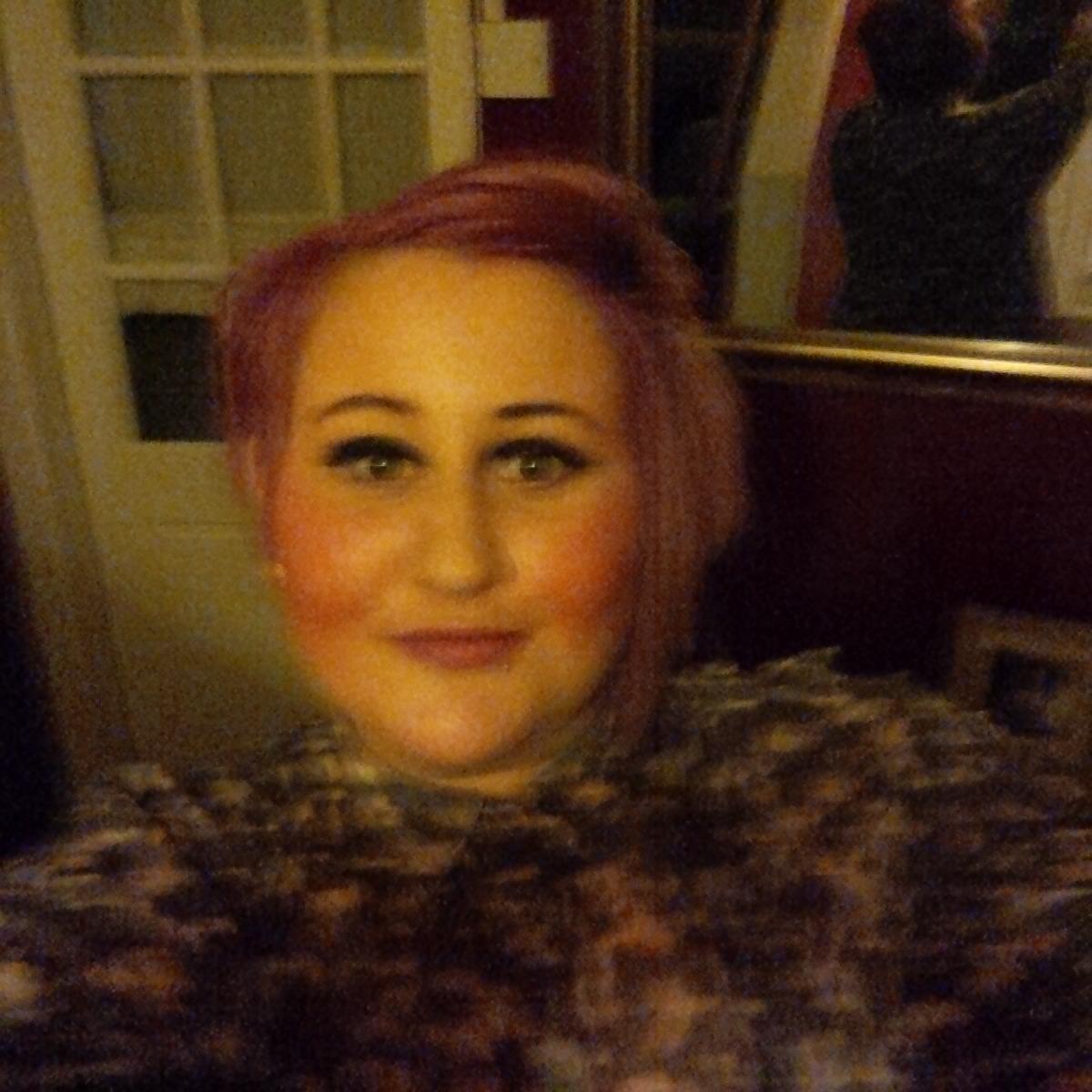 gemmalouise47's tweet photo. I wanna party yayyyy #redwine #tuesdaysesh #getthetuneson @NateMaingard #playing #iwilldevour http://t.co/QcLoAVXl1y