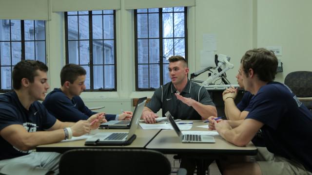 BU30sports's tweet image. Butler Athletes Get Involved with @BarkButler. #BU30 bu30sports.com/2015/04/07/but…