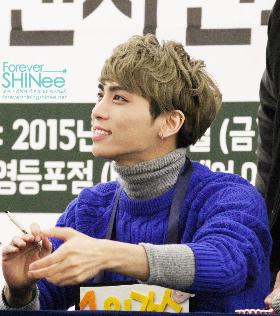 Forever_SHINee's tweet photo. [Forever_SHINee ] #26thBLINGDAY 종현아생일축하해 ^_^ 150408 (3P) http://t.co/CTMbEAxzyI http://t.co/8fg8vbcmec