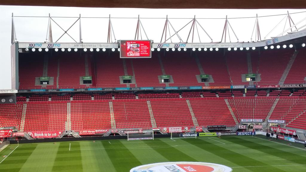 fctwente's tweet photo. Jullie posts met #COTE staan inmiddels ook op de videowalls in De Grolsch Veste #twepec. RT aub http://t.co/90T6YVk7C6