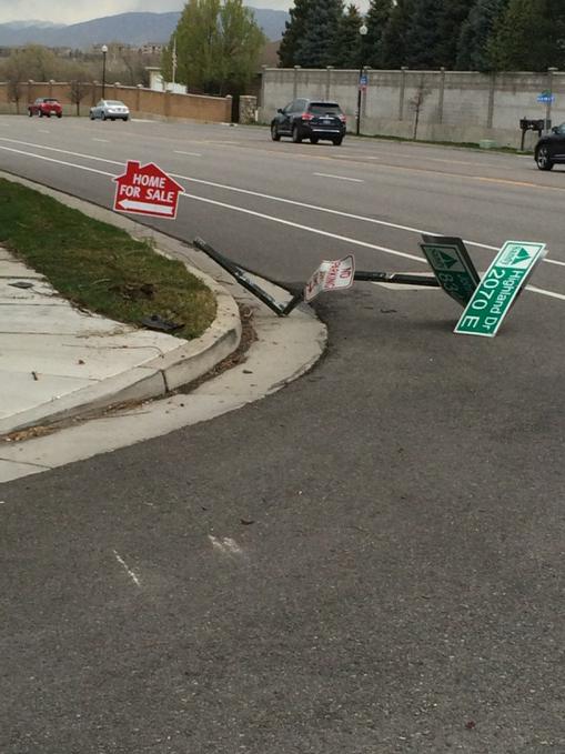 LindaCrystal1's tweet photo. Ah oh #HighlandDrive Probs http://t.co/Xw2bmVoy7C