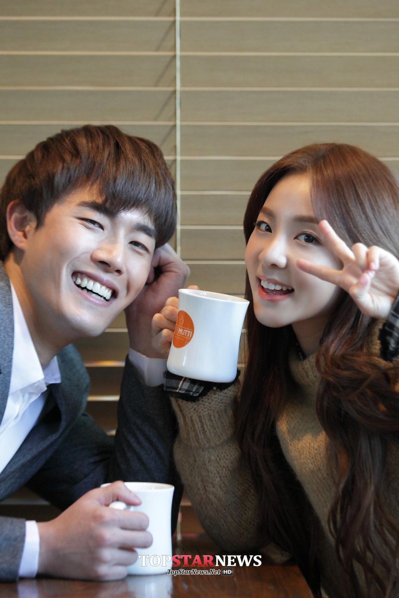 ForeverWithDara's tweet photo. [PRESS PHOTOS] More UHD Behind The Scenes of Dr Ian ~ So Dam with Dr. Ian and Taesoo http://t.co/kFXQVaH0oq http://t.co/fe09istlxh