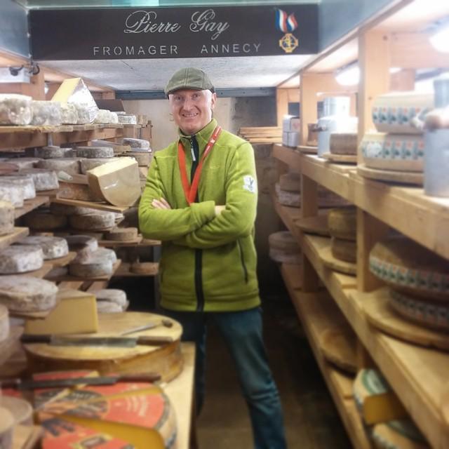 lebonvinfr's tweet photo. “@riesling24: fromage d'annecy! #fromage #mof #pierregay #tomme #comté #beaufo… http://t.co/WYIHhcn1n8”...@VindeSavoie the best pairing ever