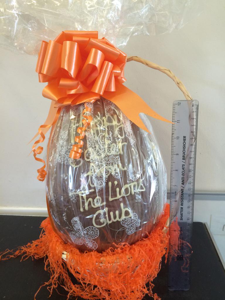 StableCloseVets's tweet photo. Look at how lucky we are @StableCloseVets Thank-you to The Dunkasons for your very kind gift #welovechoc http://t.co/gtxGKGYi1l