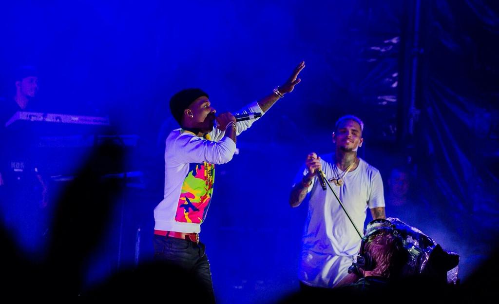 Jalibird's tweet photo. Chris Brown really blew up the stage at the #CBXTOURLIVE. Did you catch the epic Wiz Kid x Chris Brown collabo? http://t.co/AzZoybQ7bA