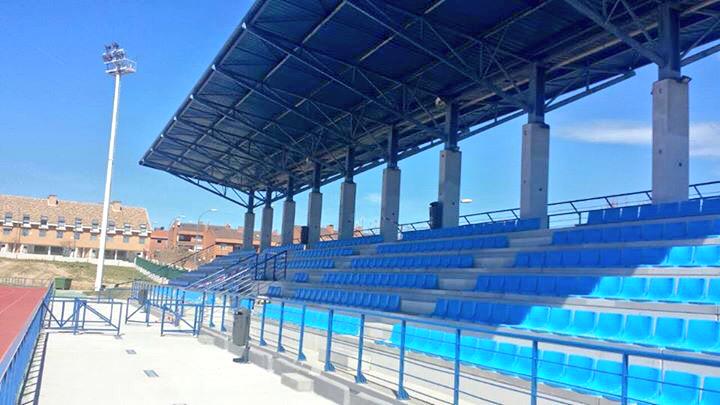 SAGdeporte's tweet photo. El campo de fútbol ya cuenta con asientos en su grada, más de 400 localidades para uso y disfrute de los vecinos http://t.co/NREGTnKvmr