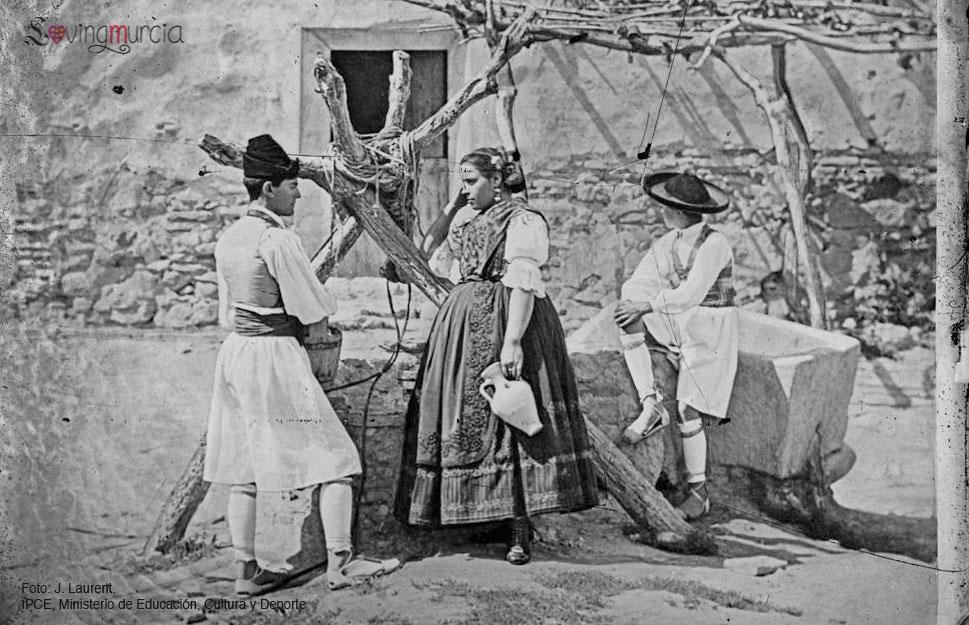 lovingmurcia's tweet photo. El Bando de la Huerta es el ensalzamiento de Murcia, su Huerta y sus costumbres. 

Fotografía  J. Laurent. S. XIX http://t.co/NlsobrRloN