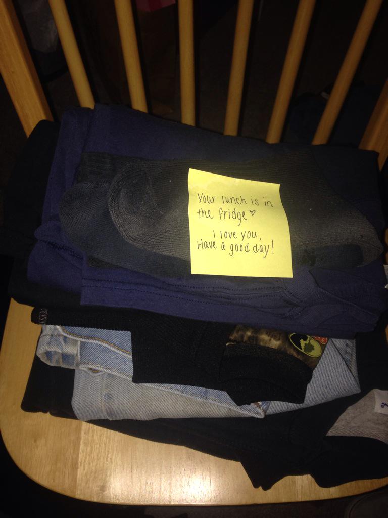Fuck_Hoff's tweet photo. When she washes your work clothes and lays them out and makes you lunchh 👀❤️👆 best girlfriend ever❤️ @JessiePolenz http://t.co/be7CJGO1SJ