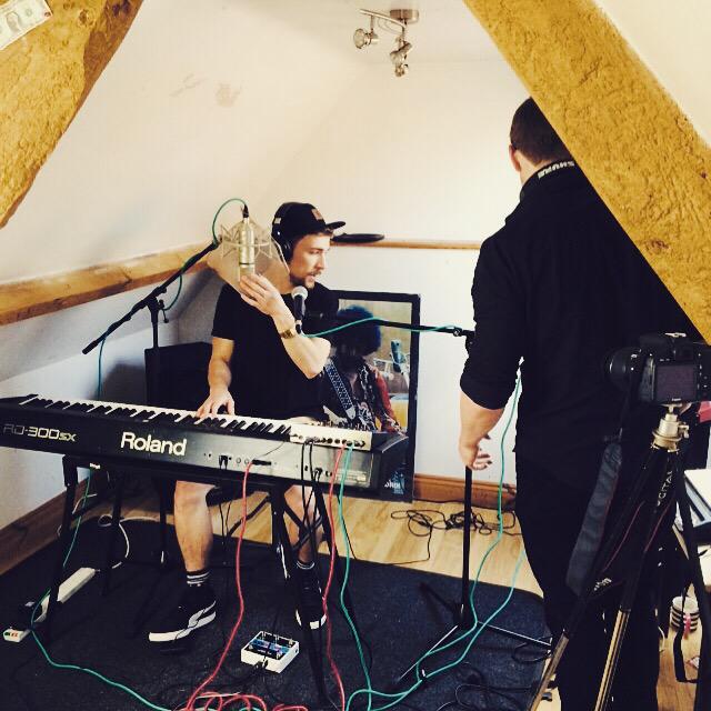 jamespatonmusic's tweet photo. #recording w/ @TheBrisSessions in my #bedroomgig today #singersongwriter #jazz #soul #hiphop http://t.co/eqg1guBqfg