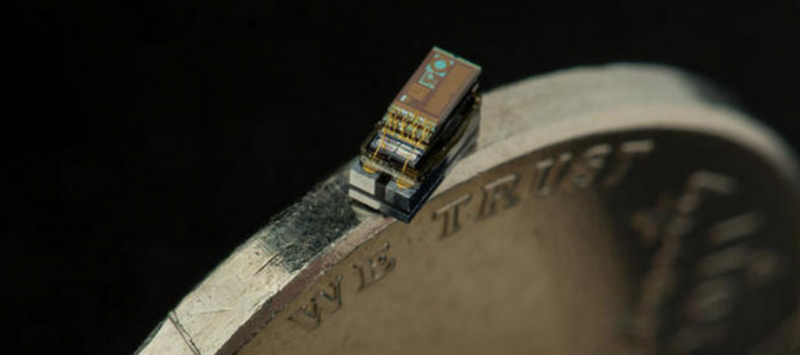 TeKNoticias_'s tweet photo. Um computador que se equilibra em cima de uma moeda #MichiganMicroMote #microcomputer - http://t.co/HxkVpJQYm3 http://t.co/kA5dwNcbcU