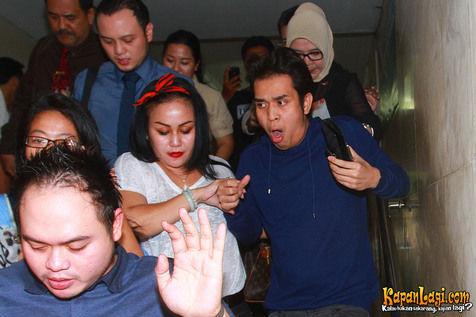 KapanLagicom's tweet photo. Kisah Awal 'Kontrak Mati' Mak Vera dan Alm. Olga Syahputra http://t.co/oi4WQagExn http://t.co/W9GwV4JBjR