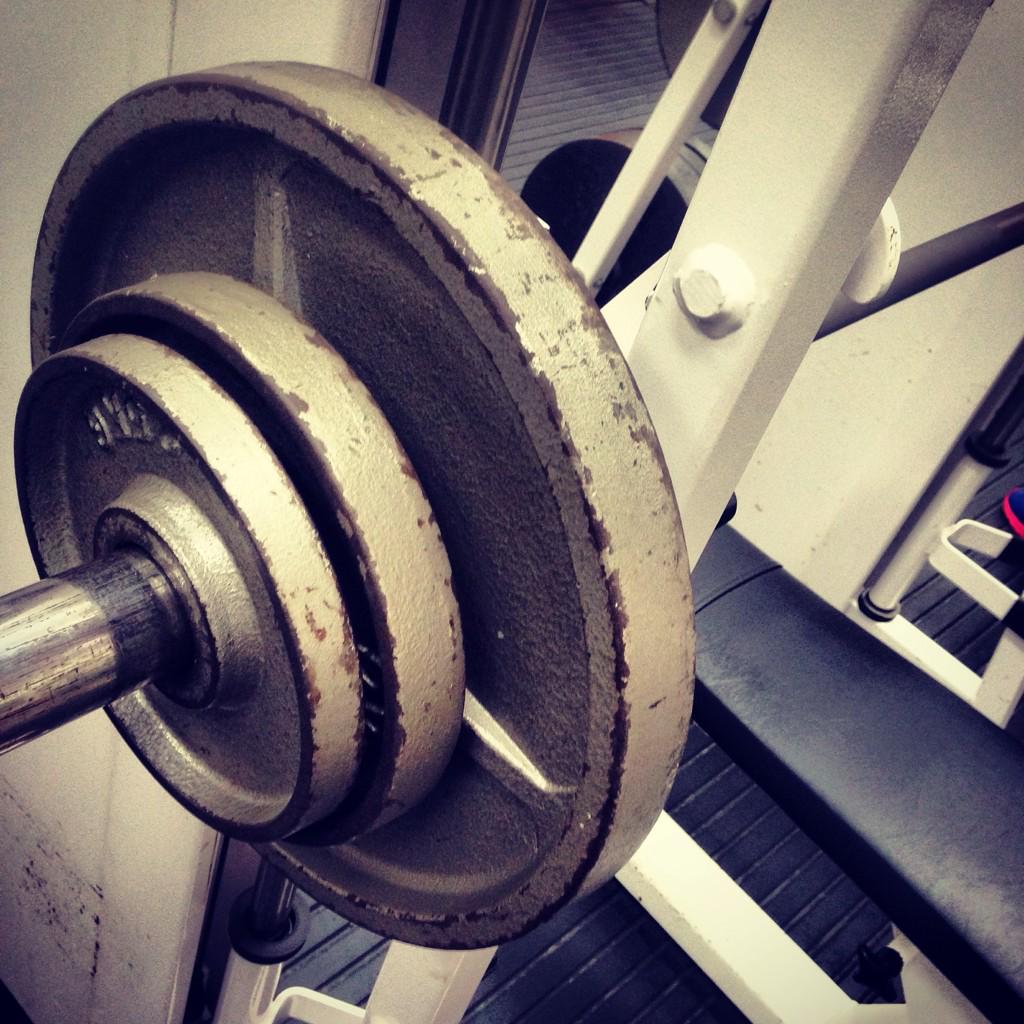 EatTrainClean's tweet image. Getting stronger. Chest day two sets 55kg for 5 🙌 stuck on 35kg for so long. Two weeks change #chestday
