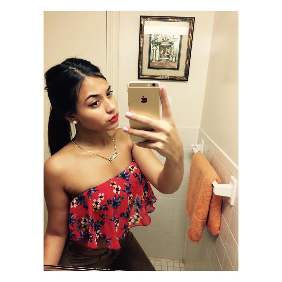 Ariianaxoxo_'s tweet photo. Ɛᒪᒪᗩ Ɛᔕ ᒪᗩ ᔕƐᑎᔕᗩᑕƖOᑎ ᗪƐ Ɛᒪ ᗷᒪOᑫᑌƐ.  😻💘😳 http://t.co/zHQ9k7DT8d