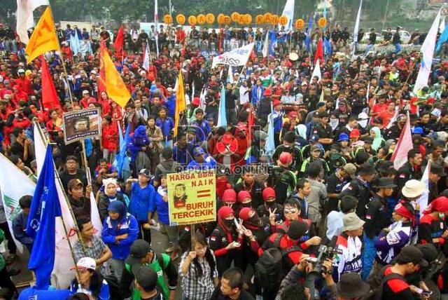 FritsjahjaDedes's tweet photo. @TPK_RI: Buruh BERGERAK! Menyesal Pilih Jokowi, Para Buruh Mulai Tarik Dukungan http://t.co/q5A18NrvzA @SangPemburu99 http://t.co/ahkzCsXTsZ