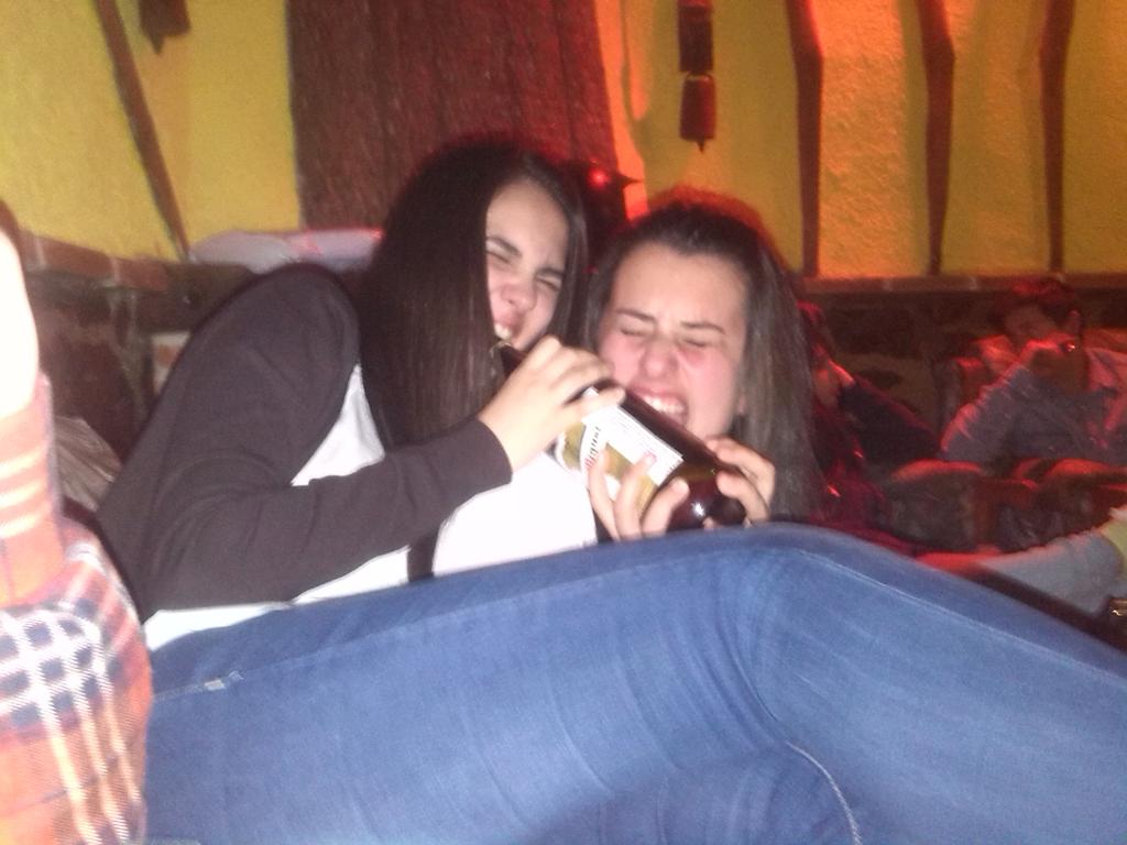 Yedriitaa's tweet photo. Felicidades gocha mia 🎉🎊 que disfrutes mucho y por muchos mas juntas 🎂 🎂 
Te quierooo mucho her💞 http://t.co/DfJHOrPwN4